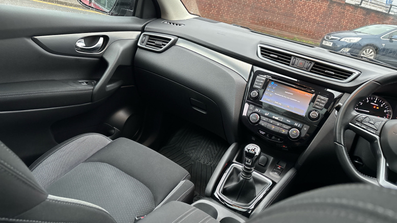 Nissan Qashqai 1.2 DiG-T N-Connecta 5dr Petrol Hatchback